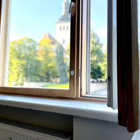 Heart Of The Old Town - Space, Views & Comfort